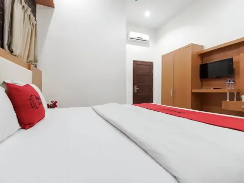 RedDoorz near Mall Panakkukang 3 - Photo 2