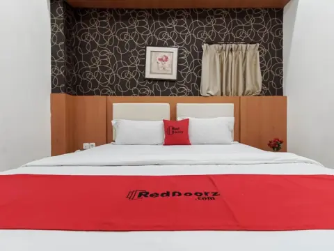 RedDoorz near Mall Panakkukang 3 - Photo 3