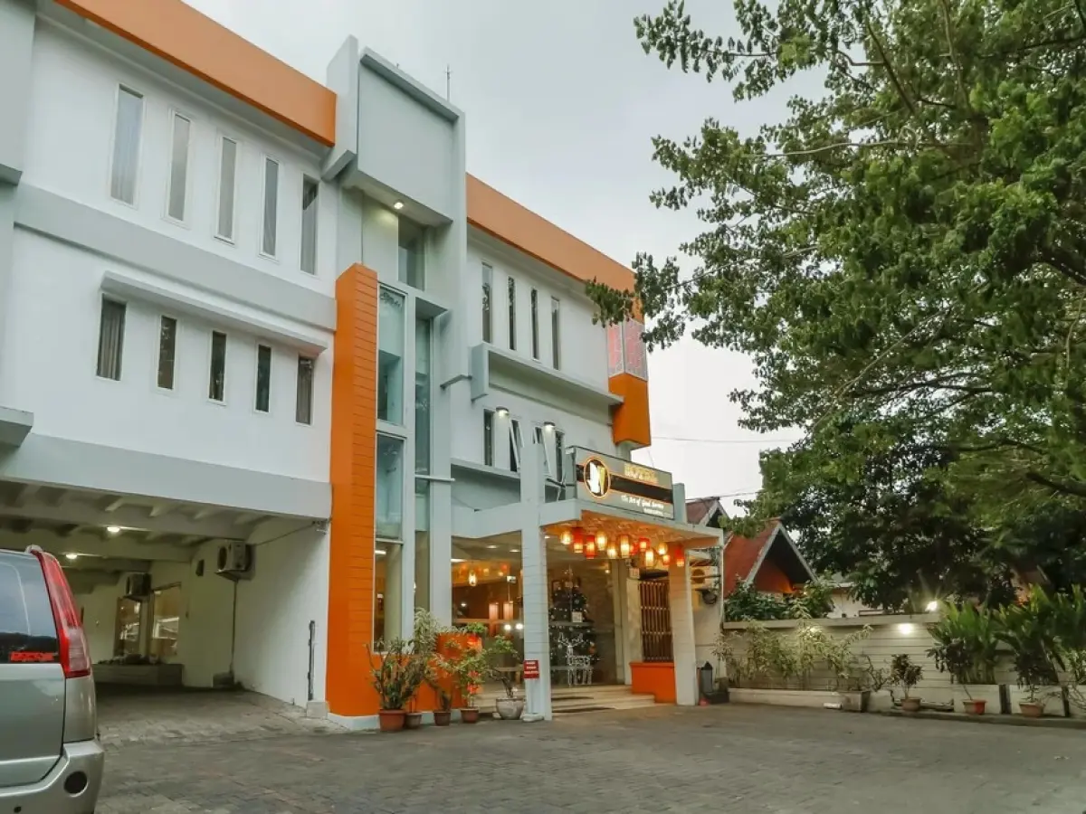 RedDoorz near Manado Town Square