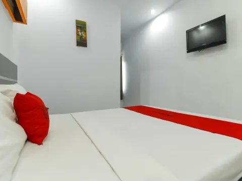 RedDoorz near Manado Town Square - фото 4