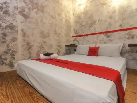 RedDoorz near Medan Plaza - Photo 2