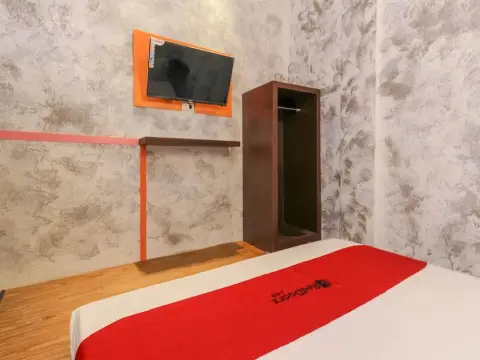 RedDoorz near Medan Plaza - Photo 4