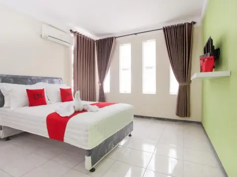 RedDoorz near Museum Angkut Batu 2 - Photo 2