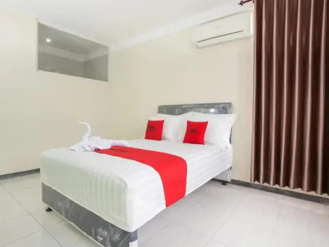 RedDoorz near Museum Angkut Batu 2 - Photo 3