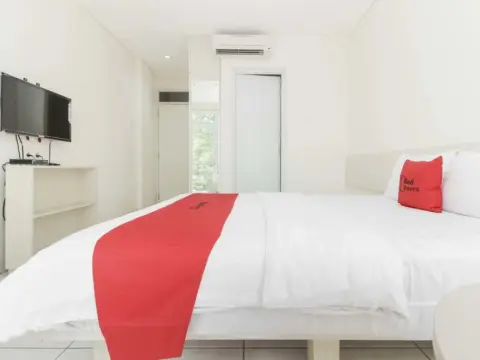 RedDoorz near Pancoran - Photo 2