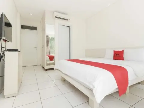 RedDoorz near Pancoran - Photo 3