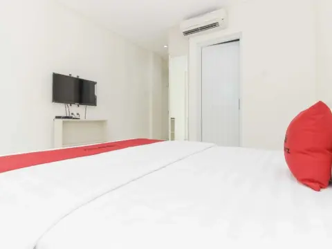 RedDoorz near Pancoran - Photo 4