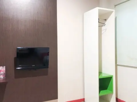 RedDoorz near Pantai Pede - Foto 1