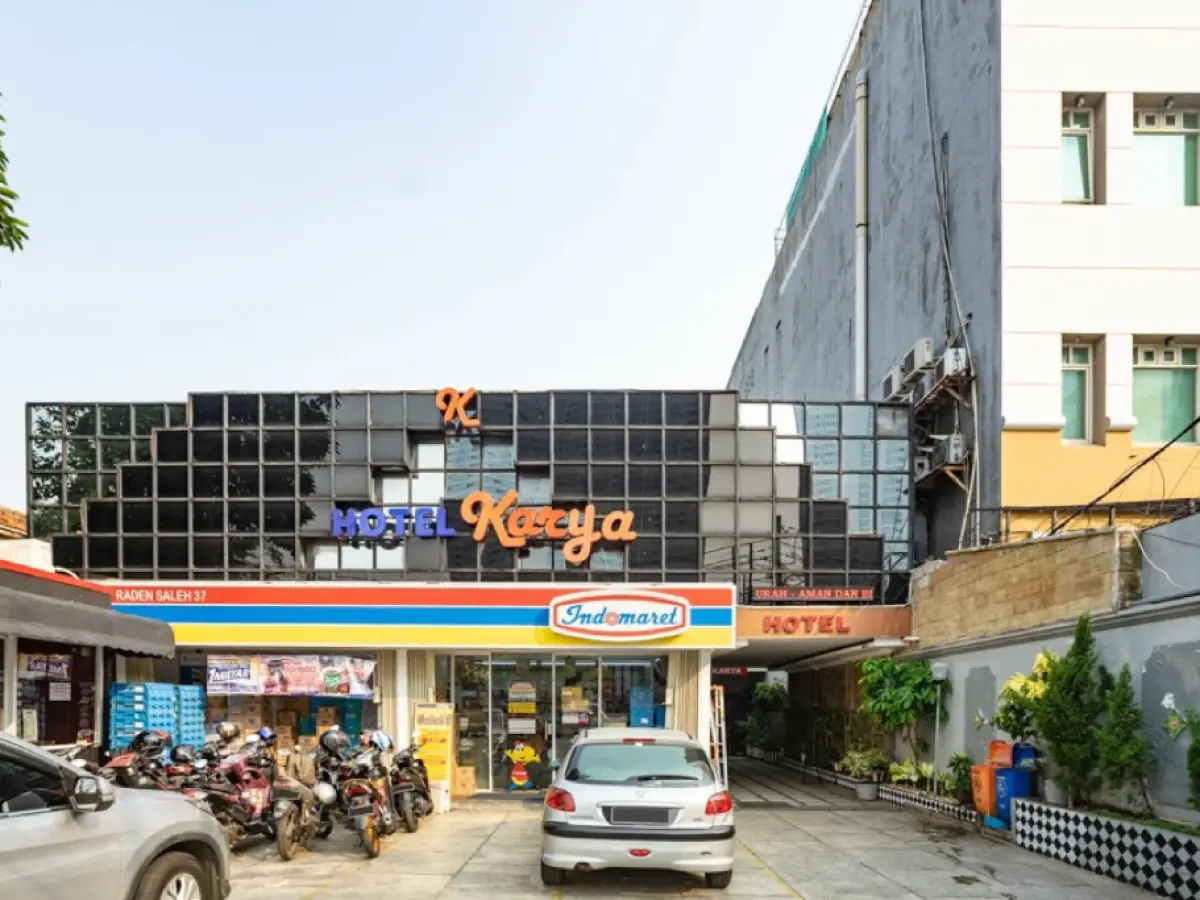 RedDoorz near RS Cikini