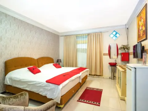 RedDoorz near RS Cikini - Photo 3