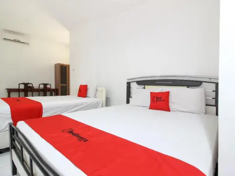 RedDoorz near RS Sarjito Yogyakarta 2 - Photo 3