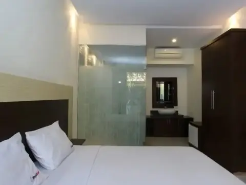 RedDoorz near Sindhu Beach Sanur - Photo 4