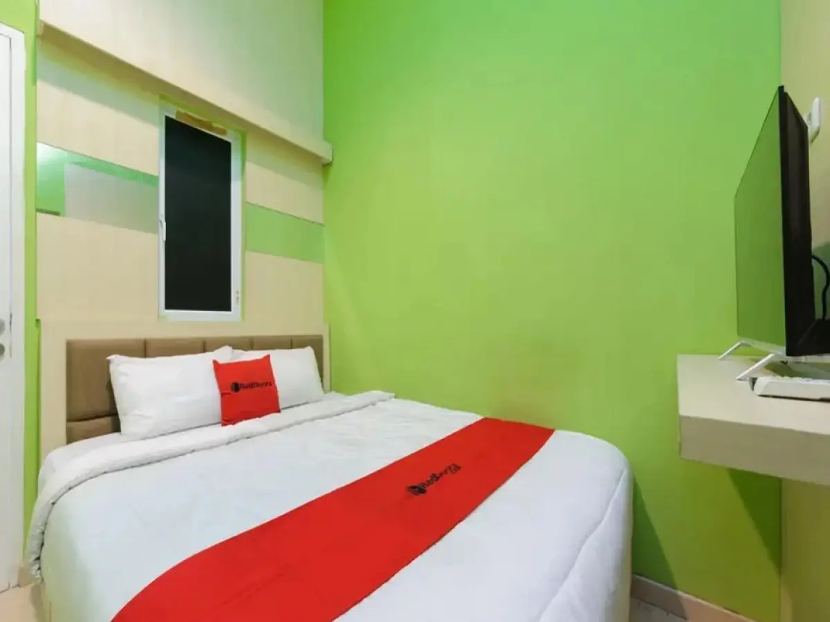 RedDoorz near Stasiun Palmerah