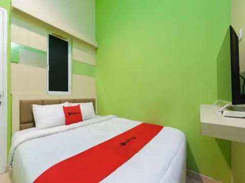RedDoorz near Stasiun Palmerah - Foto 1