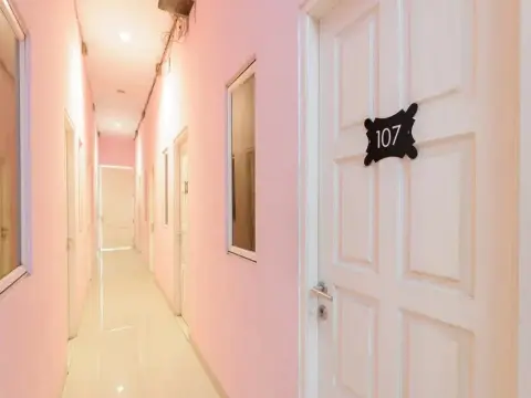 RedDoorz near Stasiun Palmerah - Foto 2