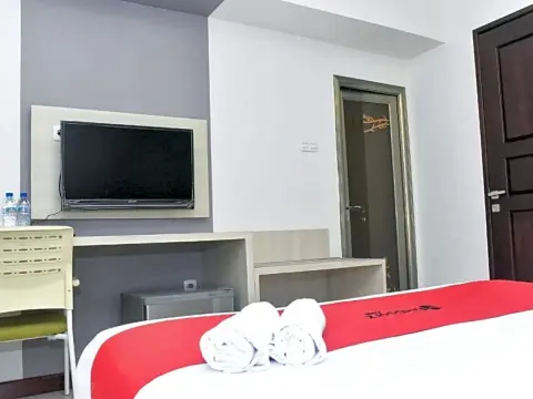 RedDoorz near Stasiun TVRI Surabaya 2 - Photo 4