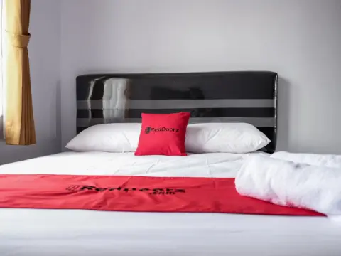 RedDoorz near Supermall Karawaci 2 - Photo 2