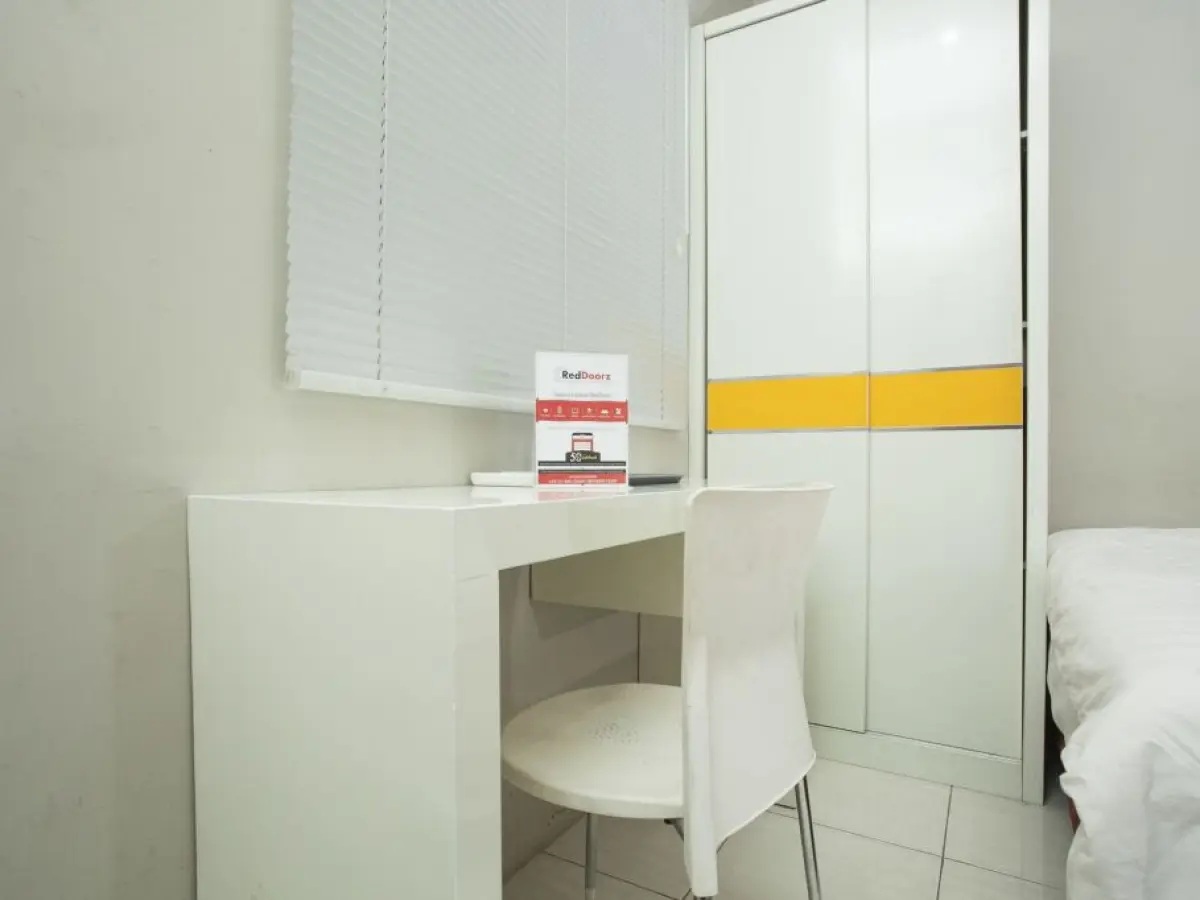 RedDoorz near Suroboyo Carnival Park