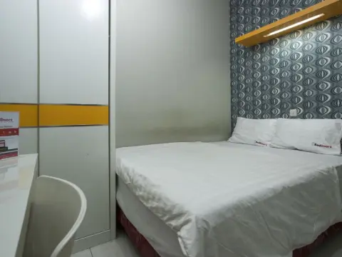 RedDoorz near Suroboyo Carnival Park - Photo 3