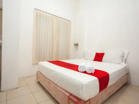 RedDoorz near Taman Bungkul - Photo 3
