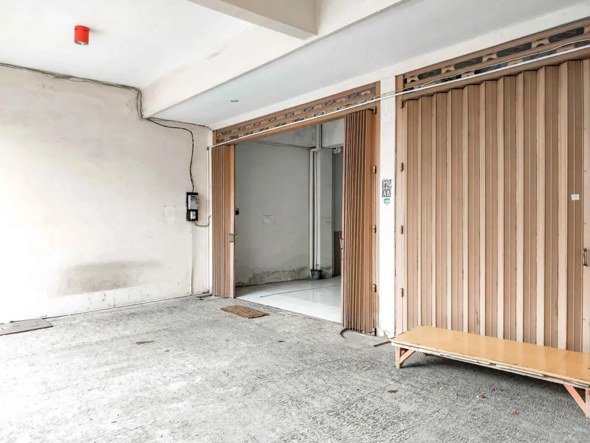 RedDoorz near Taman Flora