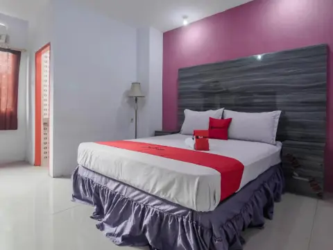 RedDoorz near Taman Murjani - Photo 2