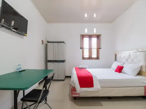 RedDoorz near Terminal Bubulak Bogor - Photo 2