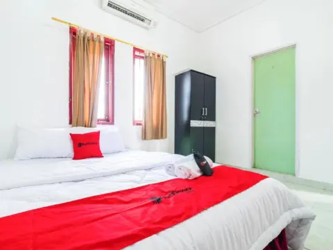 RedDoorz near Universitas Pamulang - Photo 4