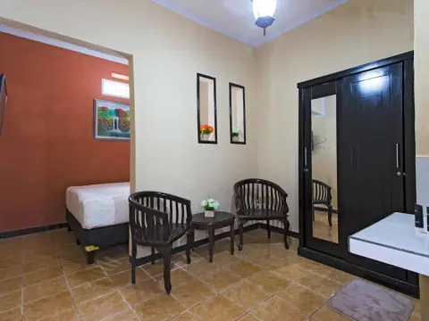 RedDoorz Pesanggrahan - Photo 1
