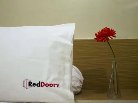 RedDoorz Pesanggrahan - Photo 2