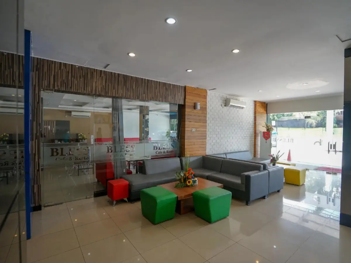 RedDoorz Plus @ Blessing Hotel Palembang