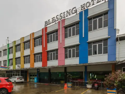 RedDoorz Plus @ Blessing Hotel Palembang - Photo 2