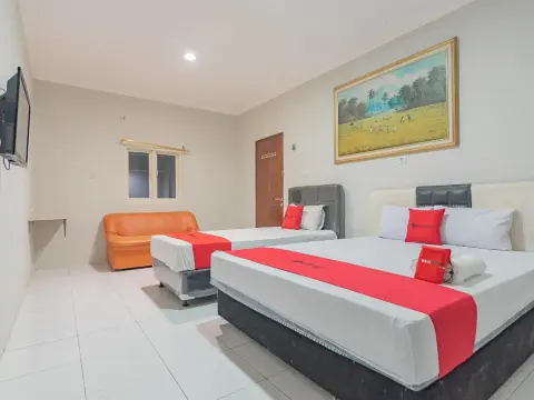 RedDoorz Plus @ Bukit Cinta Street - Photo 2