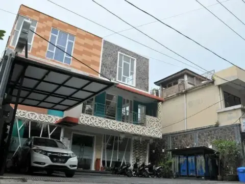 RedDoorz Plus @ Cakranegara - Foto 1