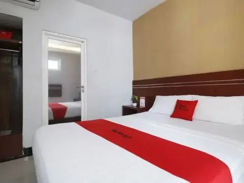RedDoorz Plus @ Cakranegara - Foto 3