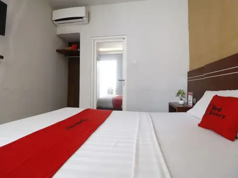 RedDoorz Plus @ Cakranegara - Foto 4