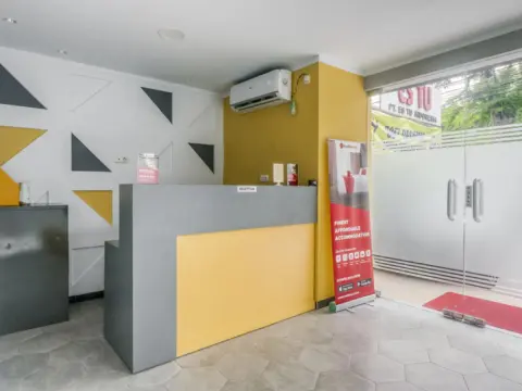 RedDoorz Plus @ Cideng Timur - Photo 2
