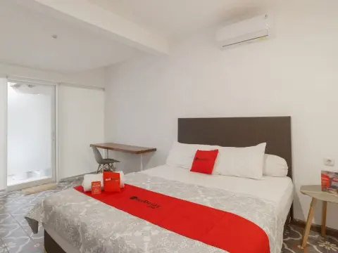 RedDoorz Plus @ Demangan Gejayan - Photo 3