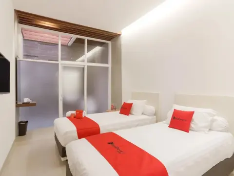 RedDoorz Plus @ Demangan Gejayan - Photo 3