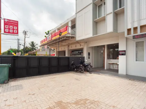 RedDoorz Plus @ Eskole ITERA Lampung - Photo 1