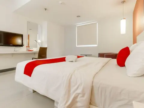 RedDoorz Plus @ Glodok Plaza - Photo 3