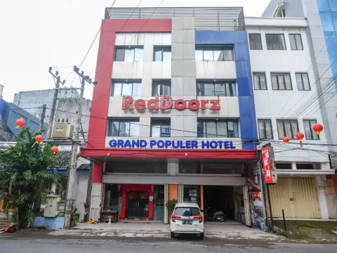 RedDoorz Plus @ Grand Populer Hotel - Photo 1