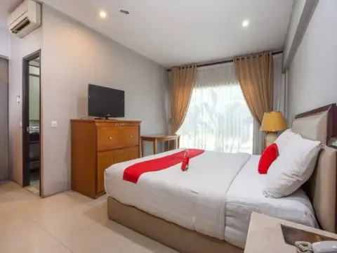 RedDoorz Plus @ HR Muhammad - Photo 4