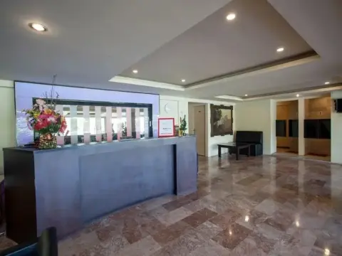 RedDoorz Plus @ HR Muhammad - Photo 2