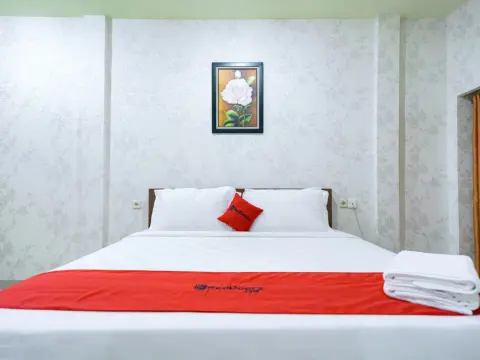 RedDoorz Plus @ Jalan FL Lumban Tobing Sibolga - Photo 2