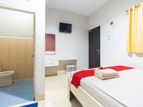 RedDoorz Plus @ Jalan Pumorow Manado - фото 4