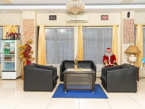 RedDoorz Plus @ Jalan Pumorow Manado - фото 2