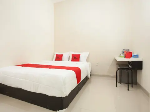 RedDoorz Plus @ K23 Rungkut Madya - Photo 1