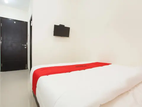 RedDoorz Plus @ K23 Rungkut Madya - Photo 3