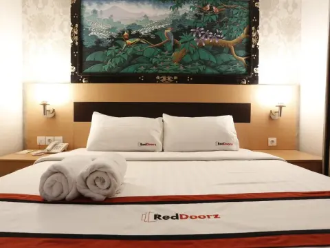 RedDoorz Plus @ Malioboro - Photo 2